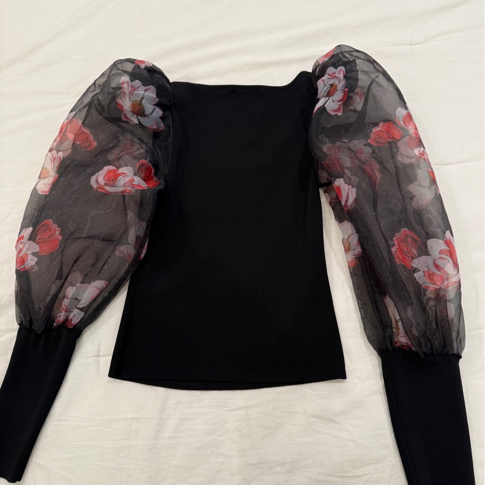 Alice and Olivia Scoop Neck Puff Sleeve Top